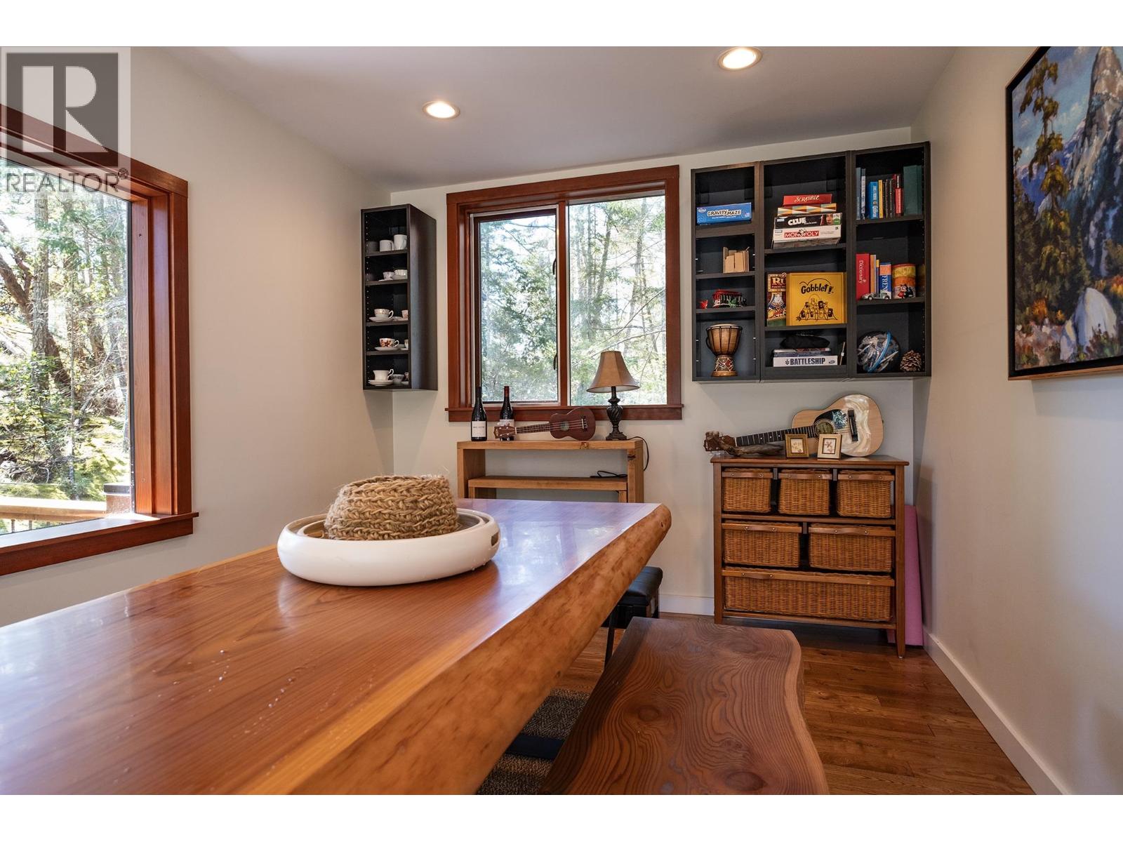 5063 Sherman Lane, Halfmoon Bay, British Columbia  V7Z 1G6 - Photo 9 - R3176633