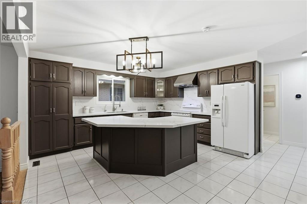 12 Sumner Crescent, Grimsby, Ontario  L3M 5E2 - Photo 2 - 40859349