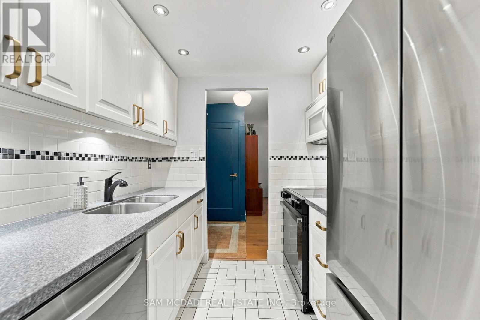 206 - 812 Burnhamthorpe Road, Toronto (Markland Wood), Ontario  M9C 4W1 - Photo 16 - W14095458