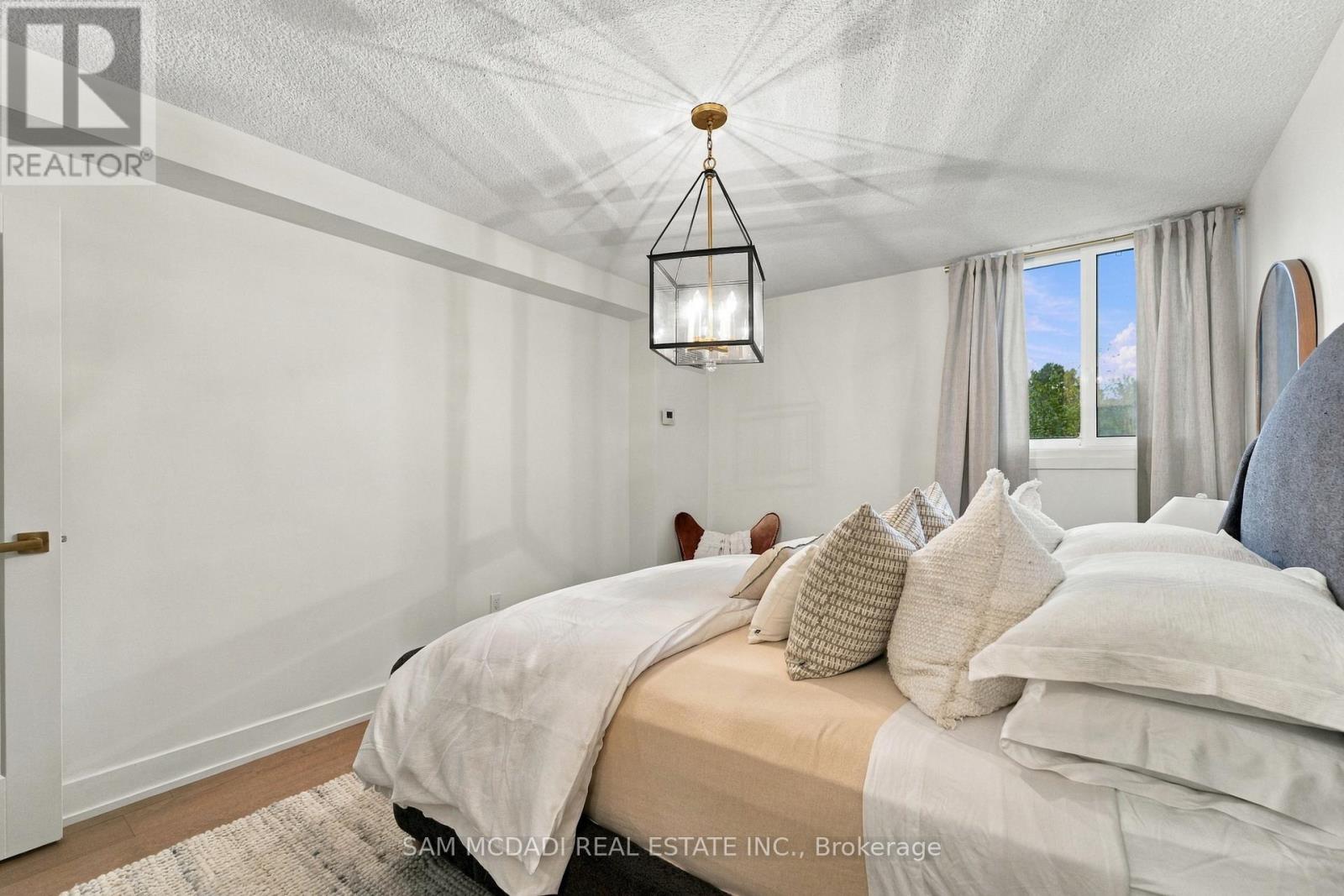 206 - 812 Burnhamthorpe Road, Toronto (Markland Wood), Ontario  M9C 4W1 - Photo 21 - W14095458