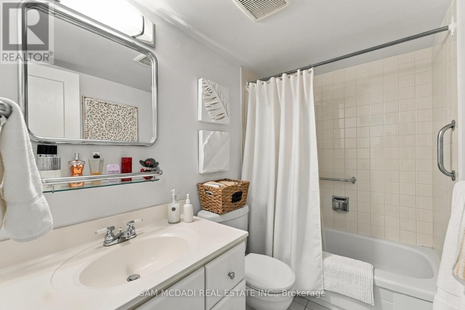 206 - 812 Burnhamthorpe Road, Toronto (Markland Wood), Ontario  M9C 4W1 - Photo 25 - W14095458