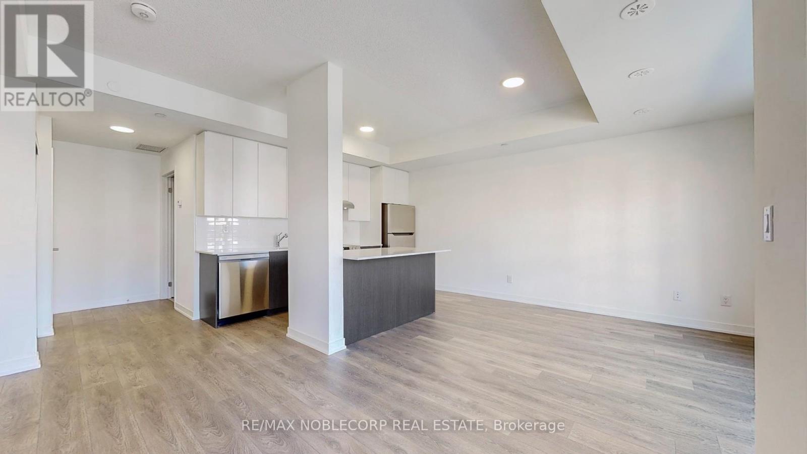 205 - 145 Canon Jackson Drive, Toronto, Ontario M6M 2G1 - Photo 3 - W14095470