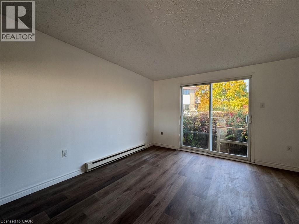 32 Ralgreen Crescent Unit# 4, Kitchener, Ontario  N2M 1T9 - Photo 6 - 40872038