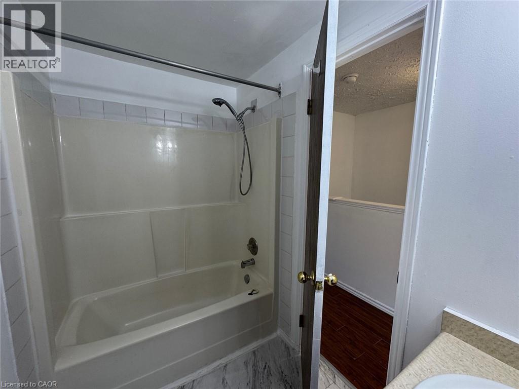 32 Ralgreen Crescent Unit# 4, Kitchener, Ontario  N2M 1T9 - Photo 9 - 40872038