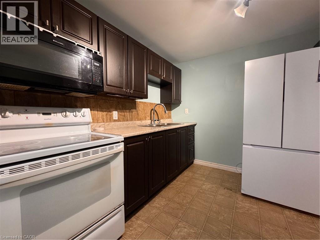 729 Parkview Crescent, Cambridge, Ontario  N3H 5H1 - Photo 4 - 40872036