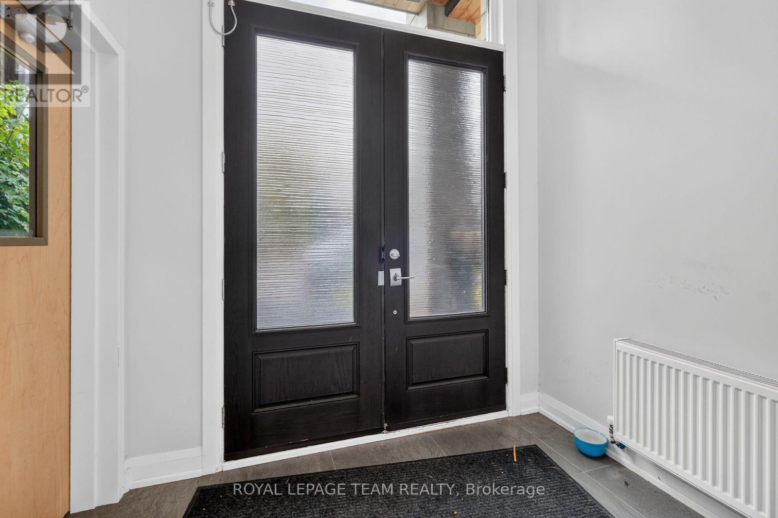2 - 336 Tweedsmuir Avenue, Ottawa, Ontario  K1Z 5N4 - Photo 4 - X14095484