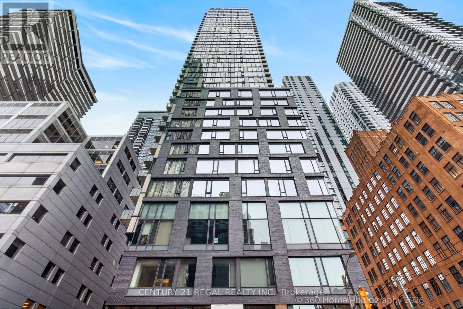 2011 - 101 PETER STREET, Toronto, Ontario