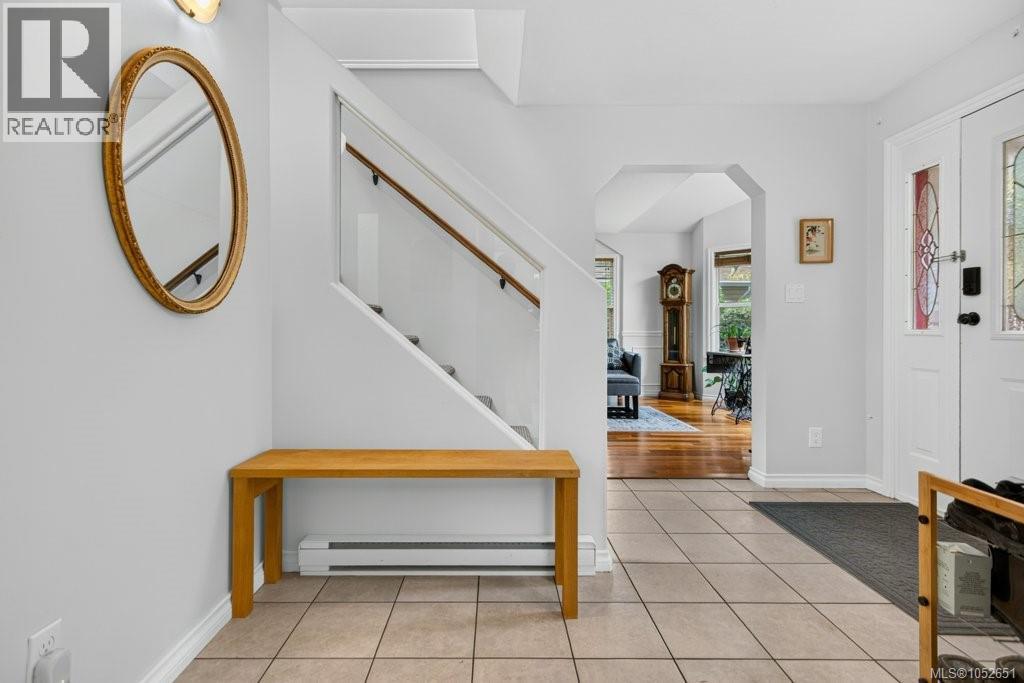 1123 Zeballos Dr