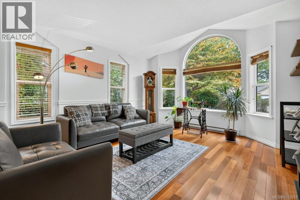 1123 Zeballos Dr