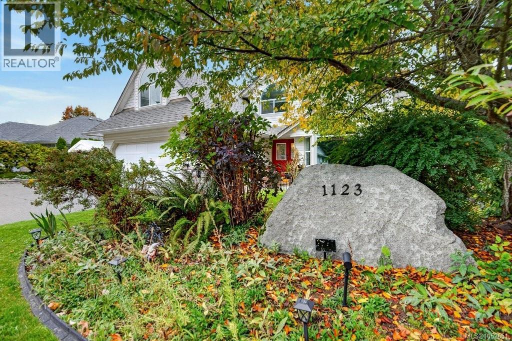 1123 Zeballos Dr