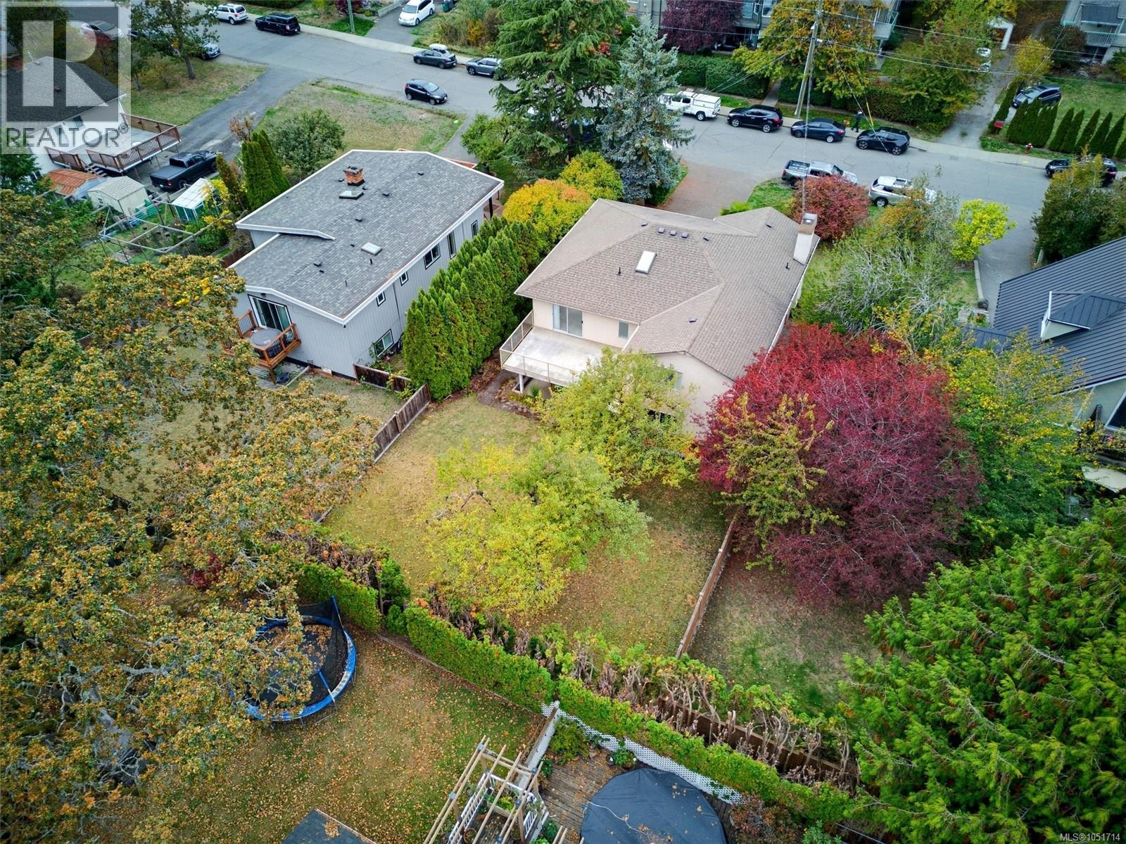 975 Annie St
