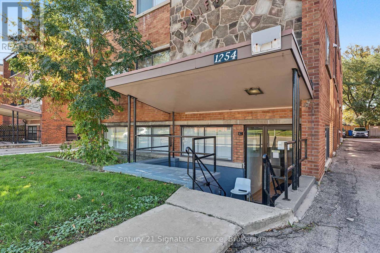 1254 Fennell Avenue E, Hamilton, Ontario  L8T 1T4 - Photo 3 - X14095554