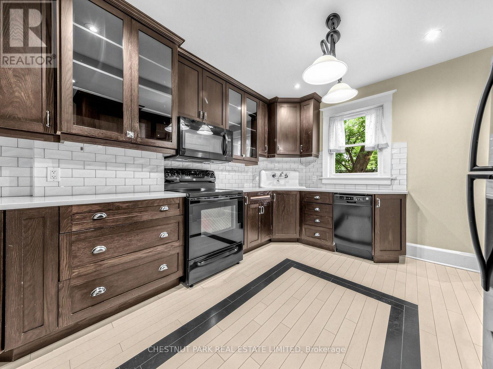 148 Felstead Avenue, Toronto, Ontario  M4J 1G5 - Photo 9 - E14095596