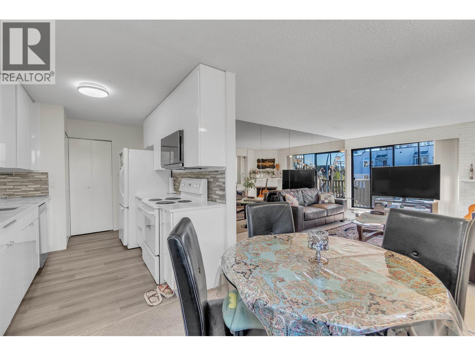 205 1610 Chesterfield Avenue, North Vancouver, British Columbia  V7M 2N7 - Photo 9 - R3174685