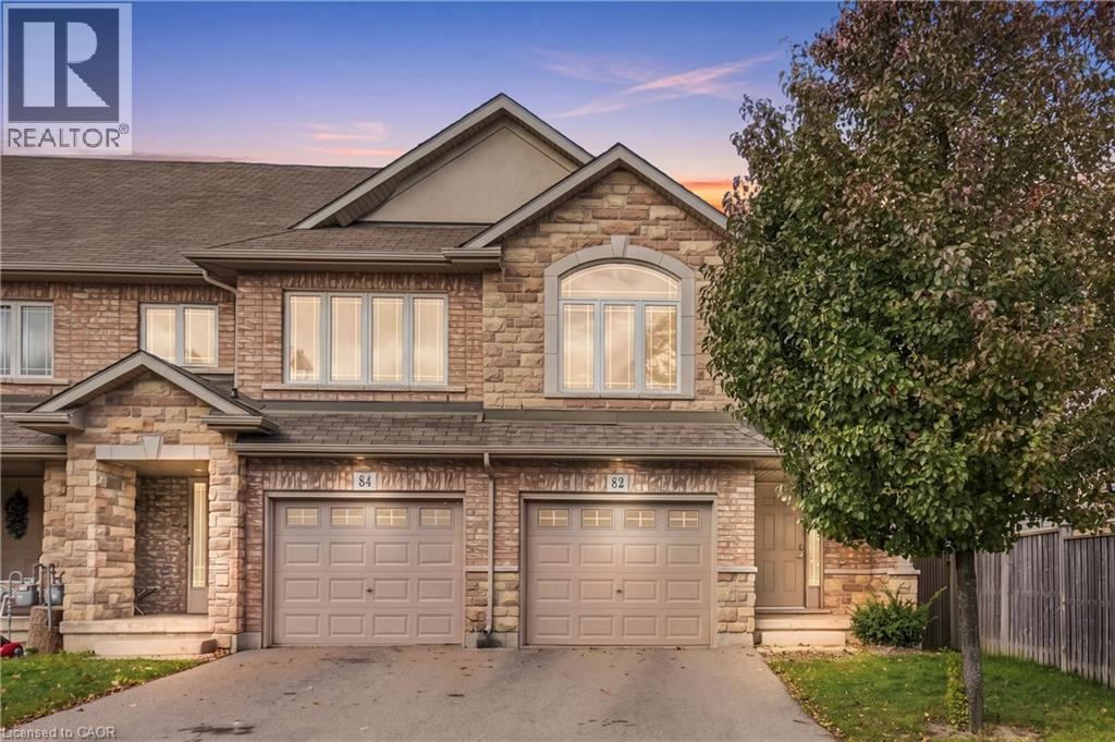 82 CHARLESWOOD Crescent, Hamilton, Ontario