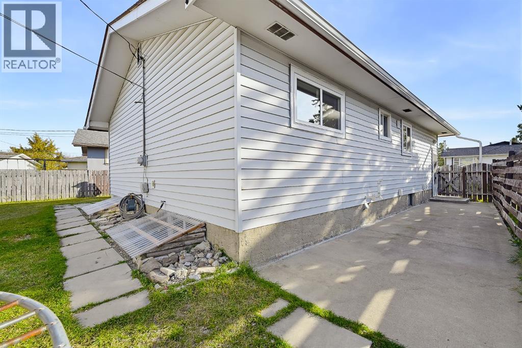 1303 Penedo Crescent SE