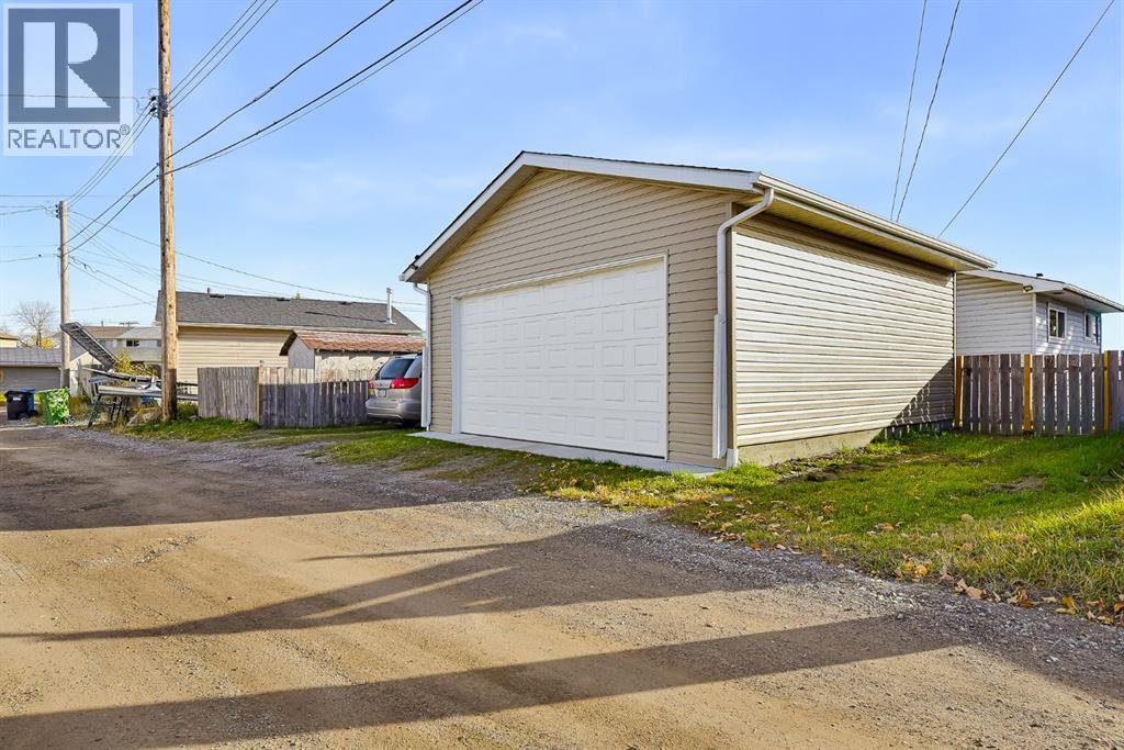 1303 Penedo Crescent SE