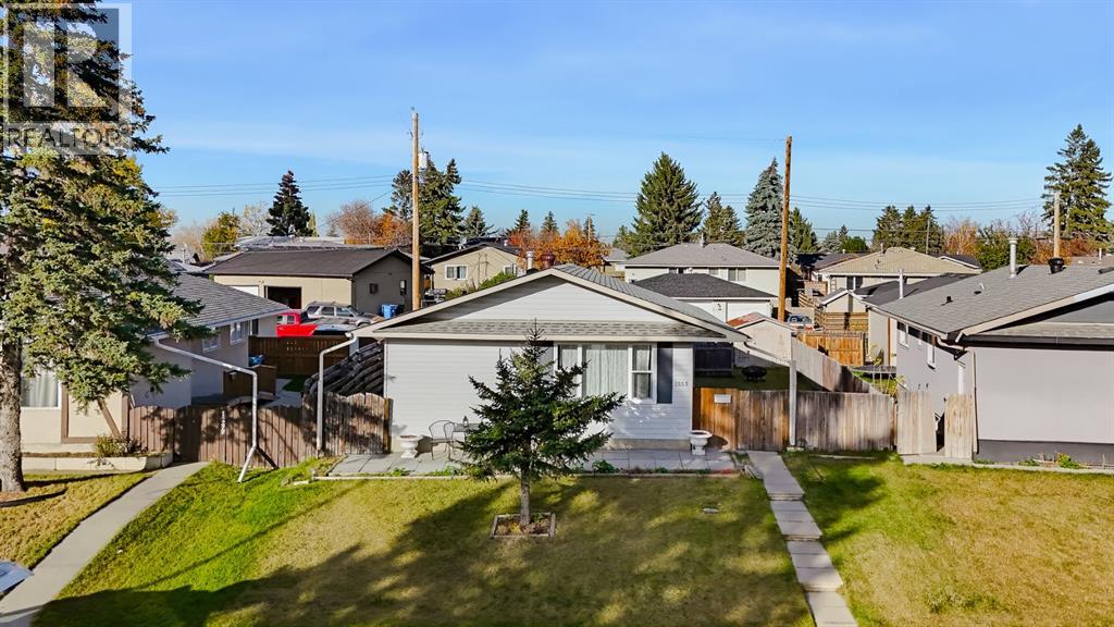 1303 Penedo Crescent SE