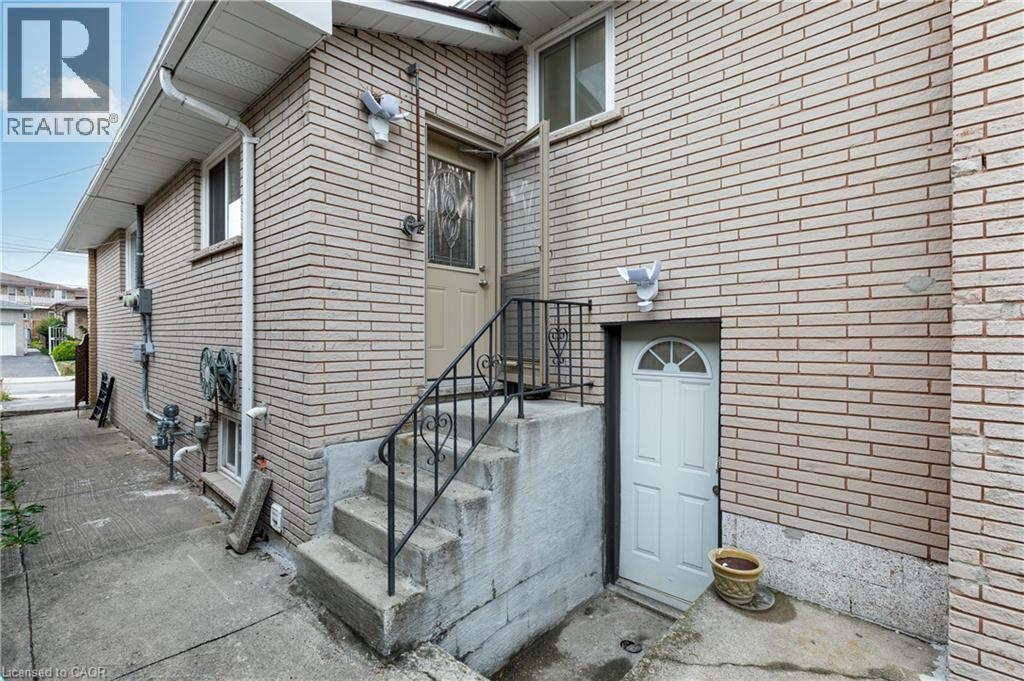 11 Algonquin Court Unit# Lower, Hamilton, Ontario  L8T 4T2 - Photo 2 - 40872549