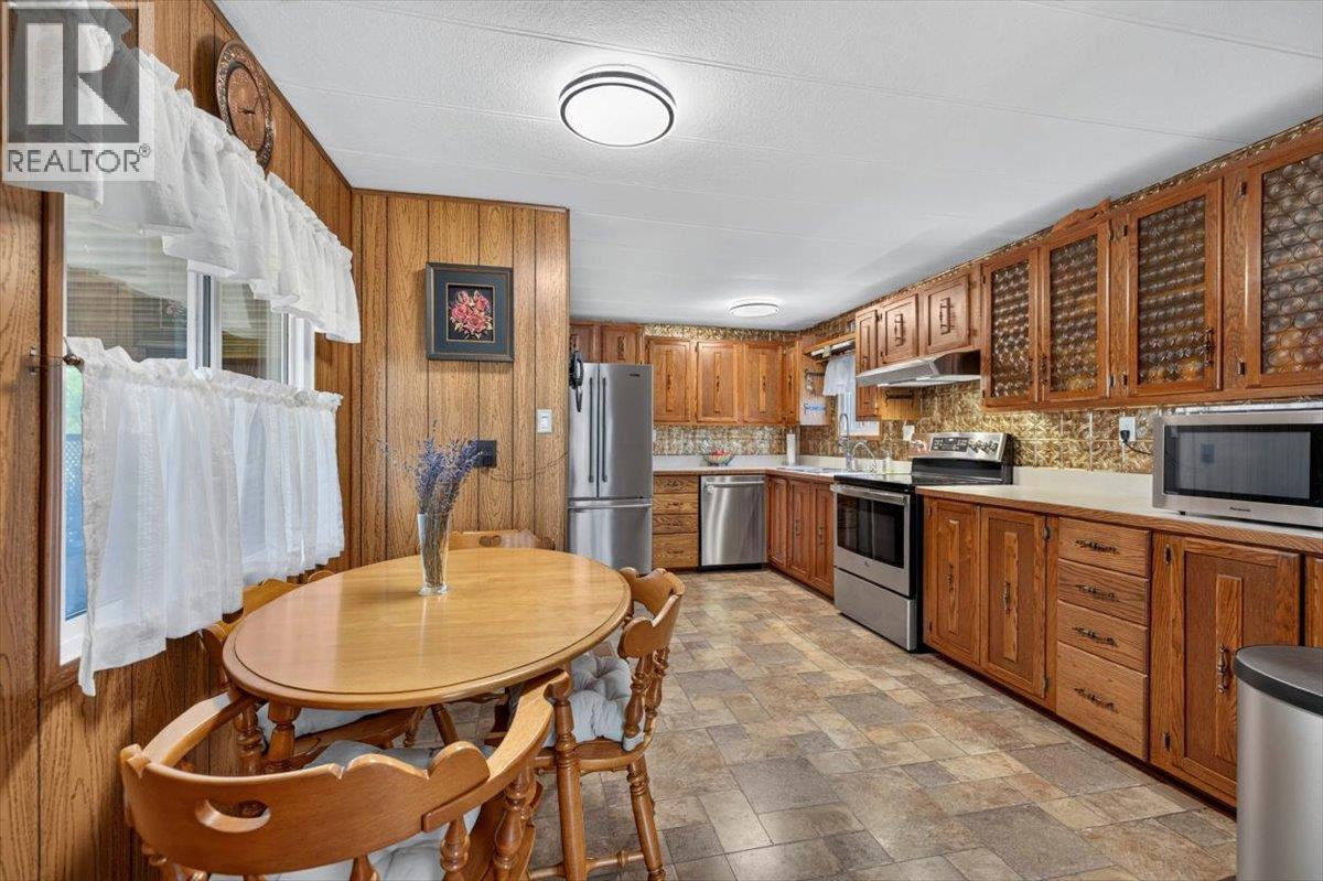9882 Victoria Street, Fernie, British Columbia  V0B 1M5 - Photo 37 - 10403370