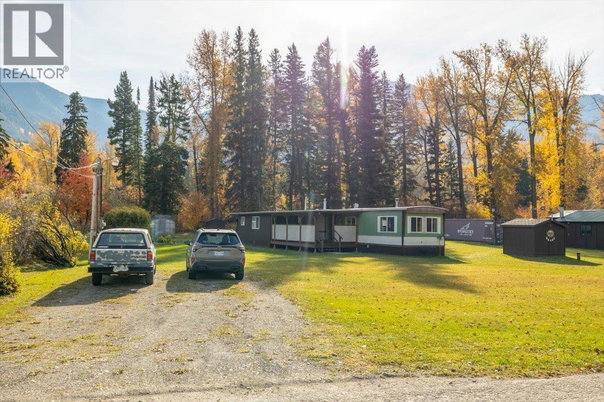 9882 Victoria Street, Fernie, British Columbia  V0B 1M5 - Photo 27 - 10403370