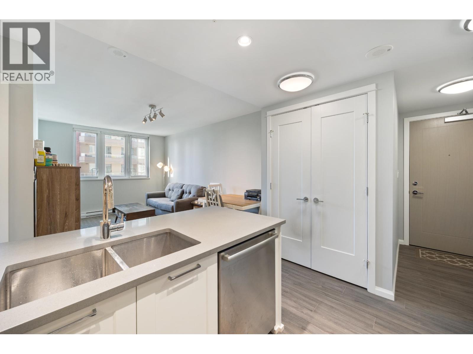 1401 520 COMO LAKE AVENUE