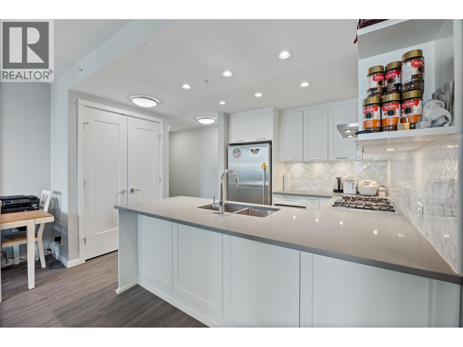 1401 520 COMO LAKE AVENUE