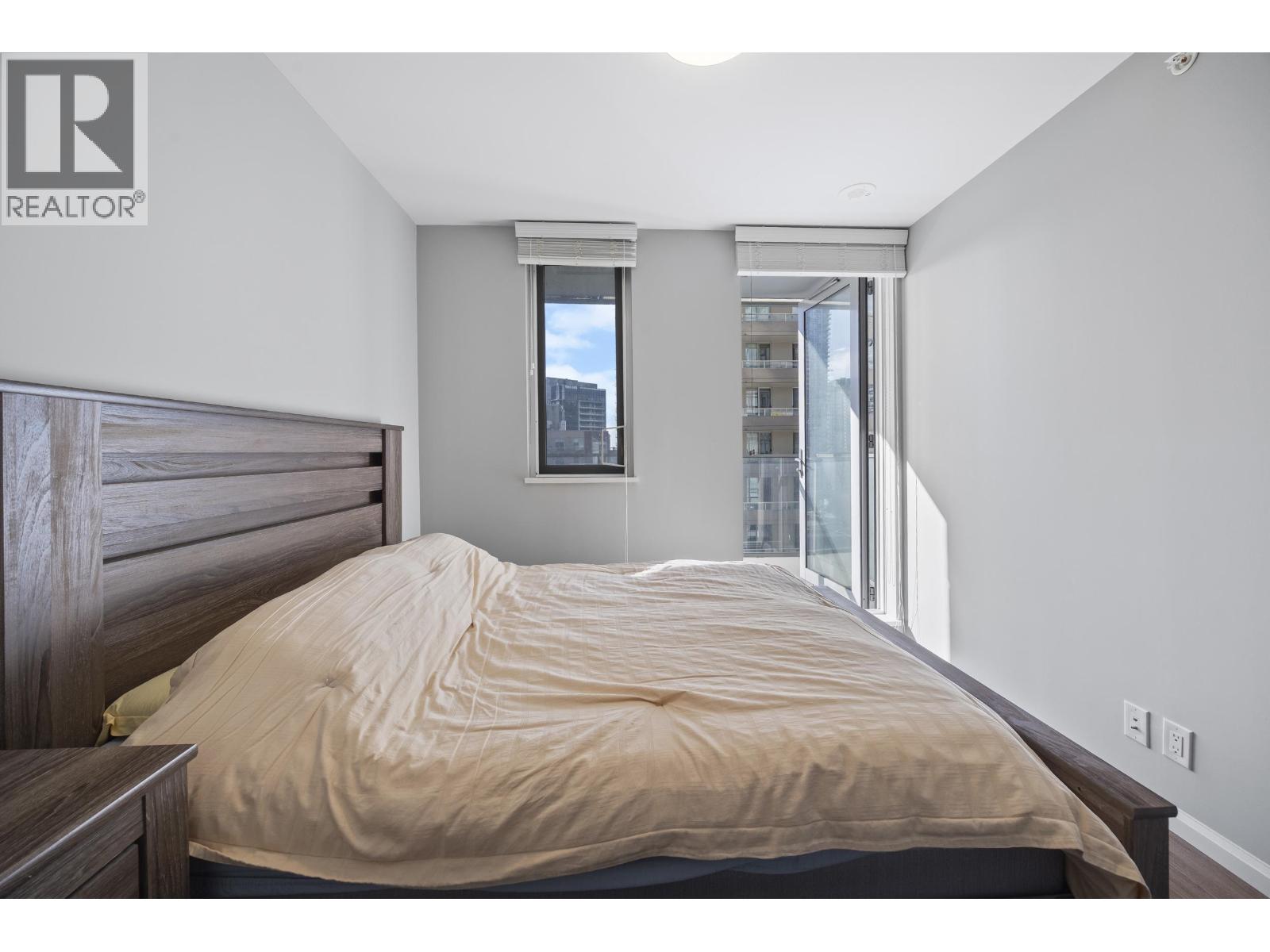1401 520 COMO LAKE AVENUE