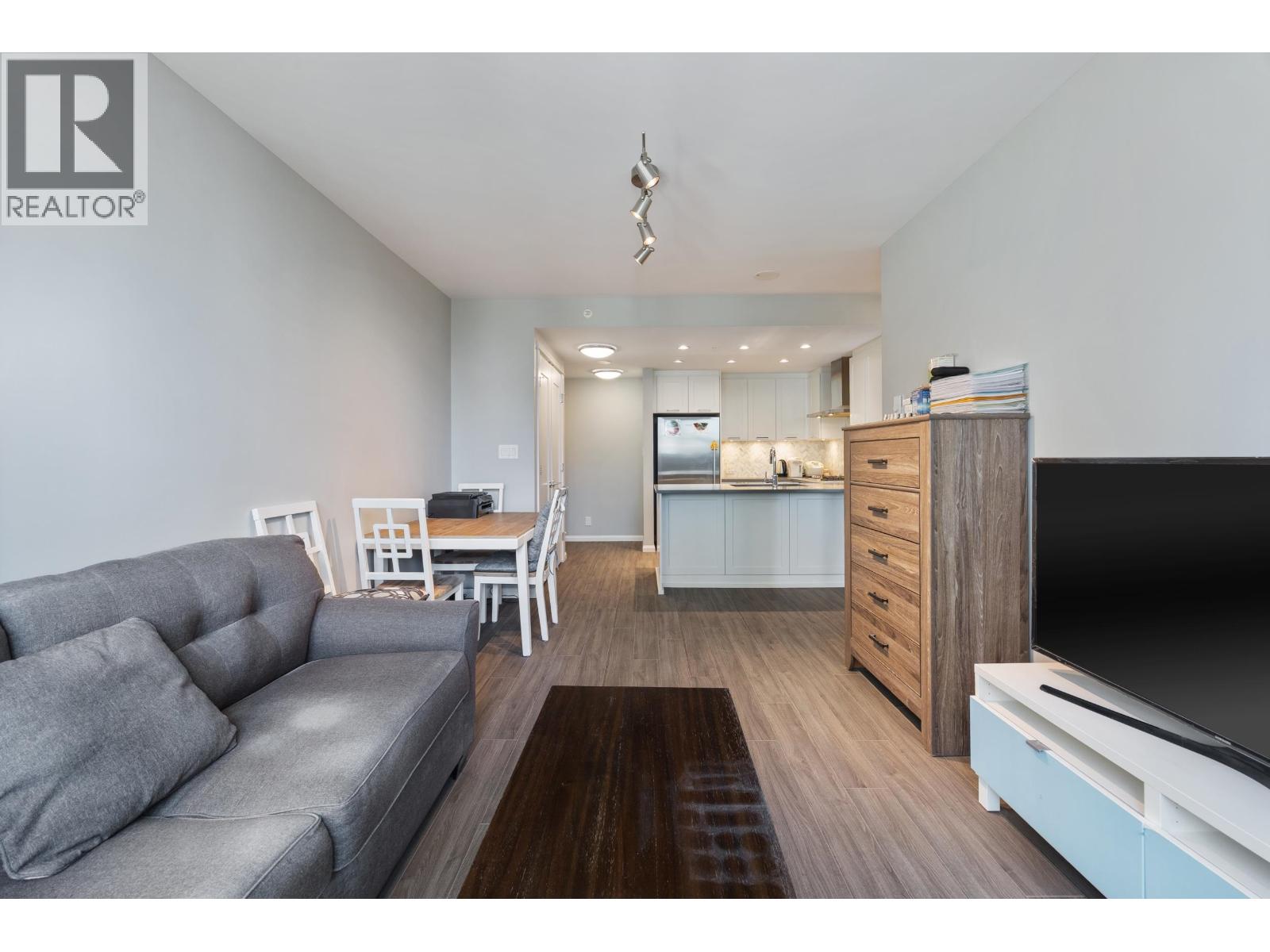 1401 520 COMO LAKE AVENUE