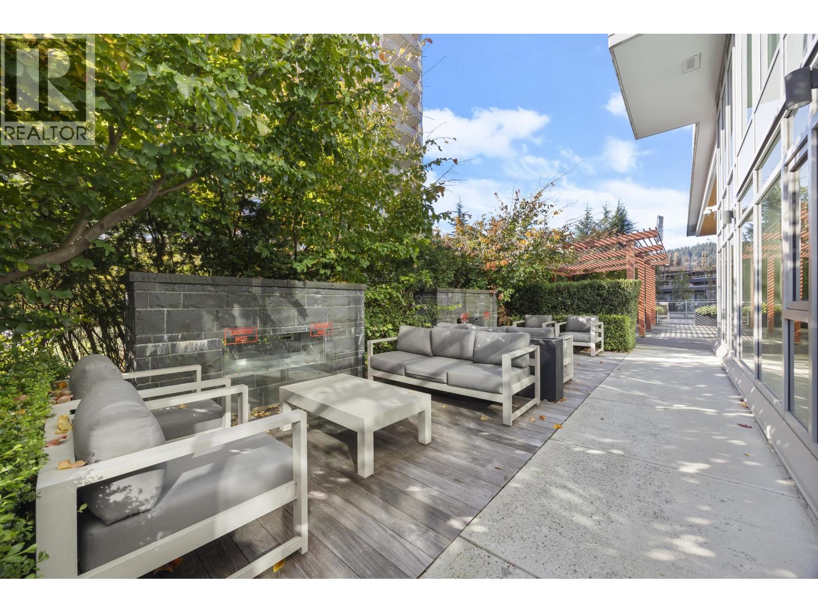 1401 520 COMO LAKE AVENUE
