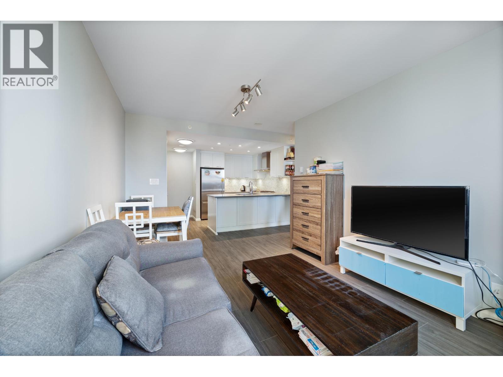 1401 520 COMO LAKE AVENUE