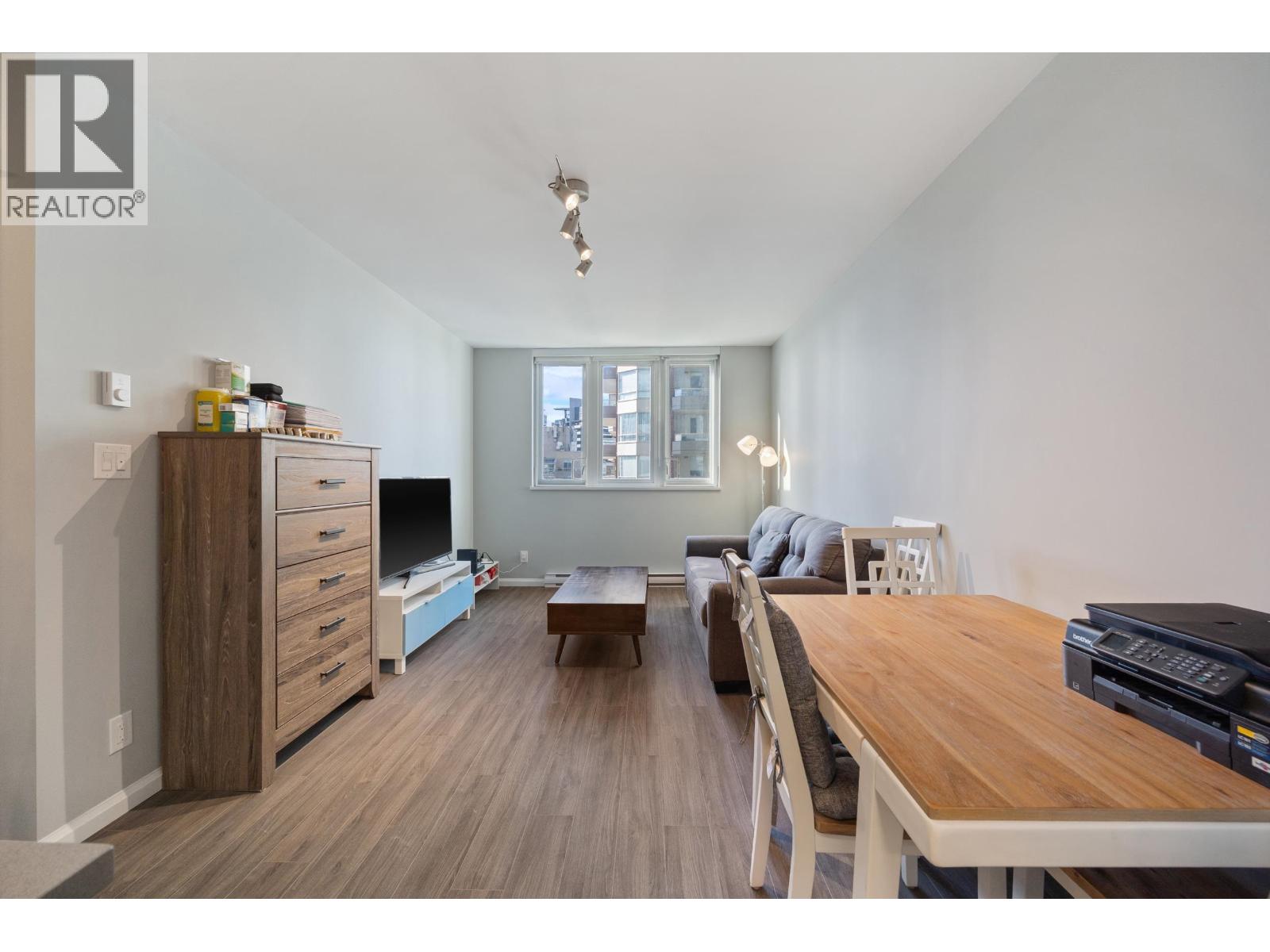 1401 520 COMO LAKE AVENUE