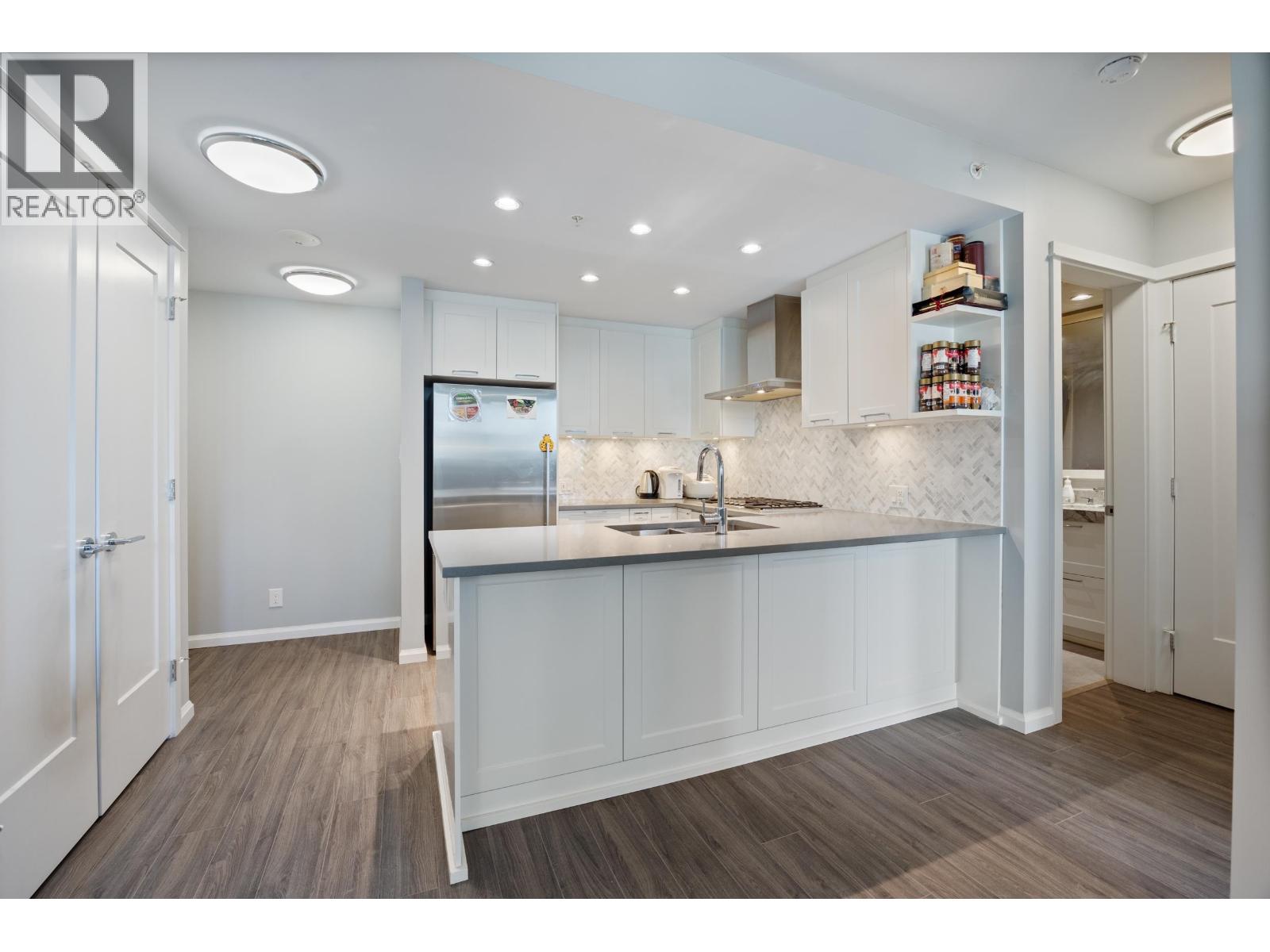 1401 520 COMO LAKE AVENUE