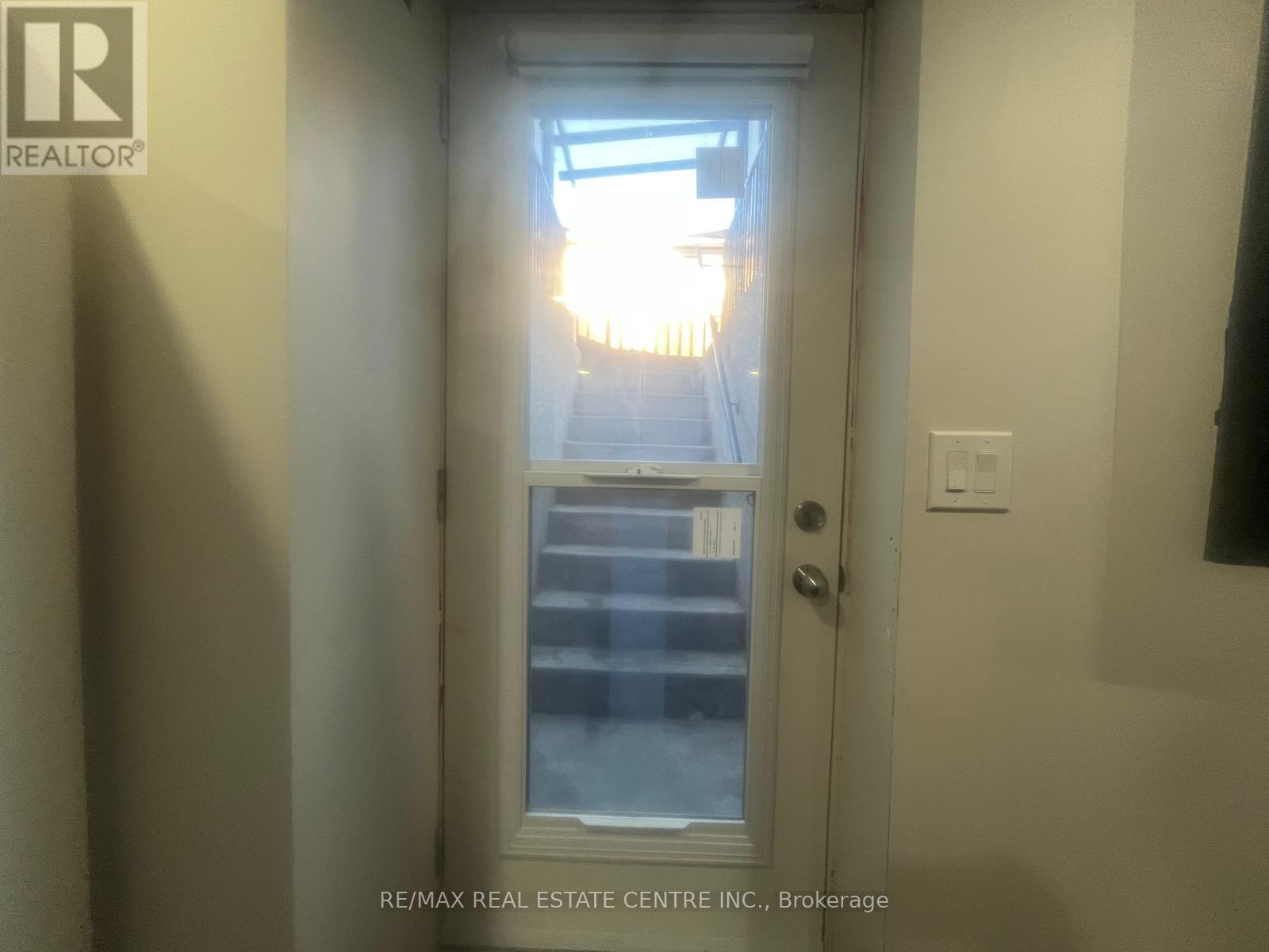 (Basement) - 210 Valleyway Drive, Brampton, Ontario L6X 0N9 - Photo 3 - W14095640
