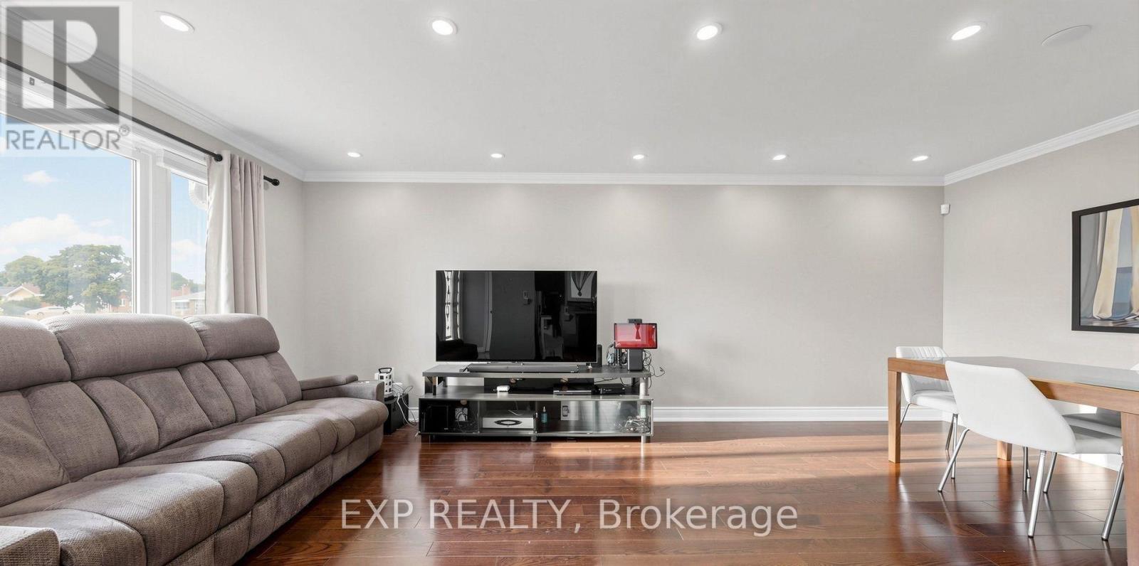 Main - 71 Addington Crescent, Brampton, Ontario L6T 2R4 - Photo 11 - W13829784