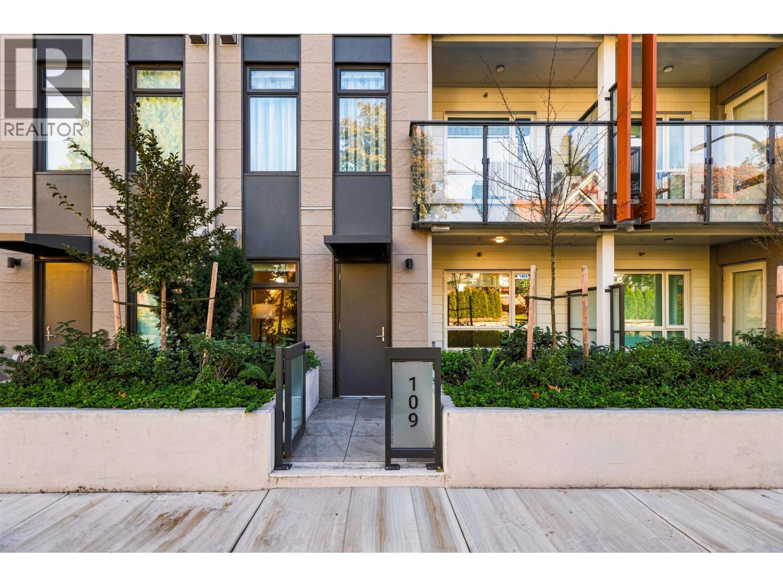 109 82 FIRST STREET, new westminster, British Columbia