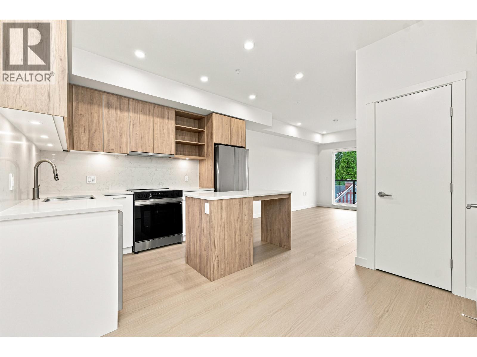 606 82 First Street, New Westminster, British Columbia  V3L 0L8 - Photo 2 - R3175618