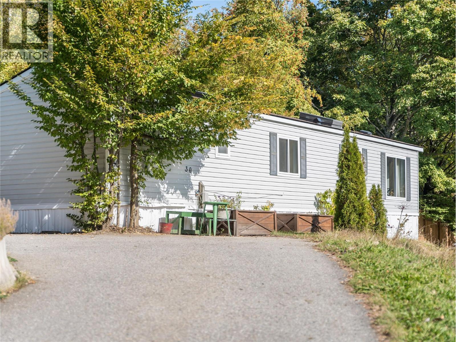 739 Highway 3a Highway Unit# 30, Nelson, British Columbia  V1L 6M4 - Photo 2 - 10403329