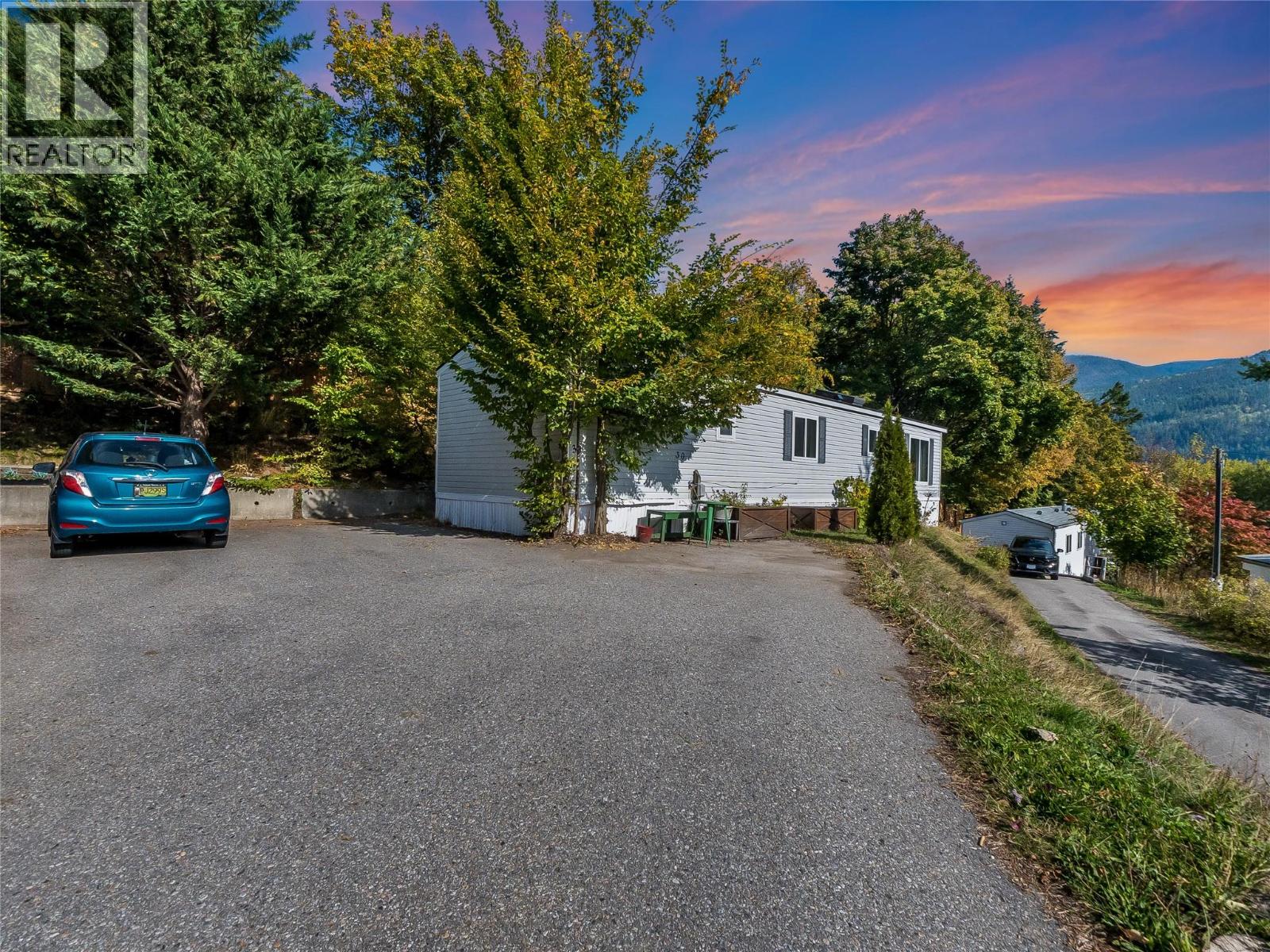 739 Highway 3a Highway Unit# 30, Nelson, British Columbia  V1L 6M4 - Photo 3 - 10403329