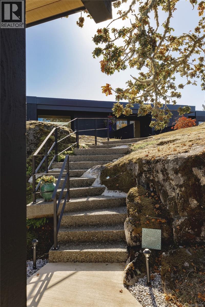 8074 Mcphail Rd, Central Saanich, British Columbia V8M 1S3 - Photo 5 - 1051958