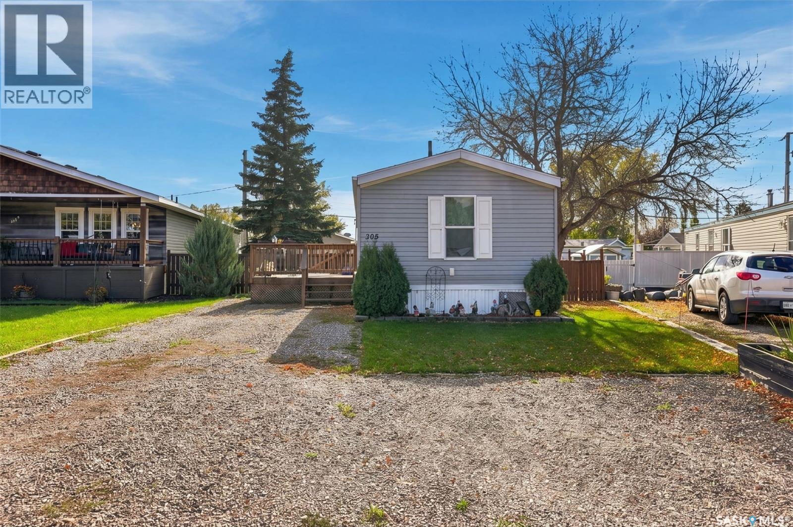 305 5th Avenue, Caronport, Saskatchewan  S0H 0S0 - Photo 1 - SK051401
