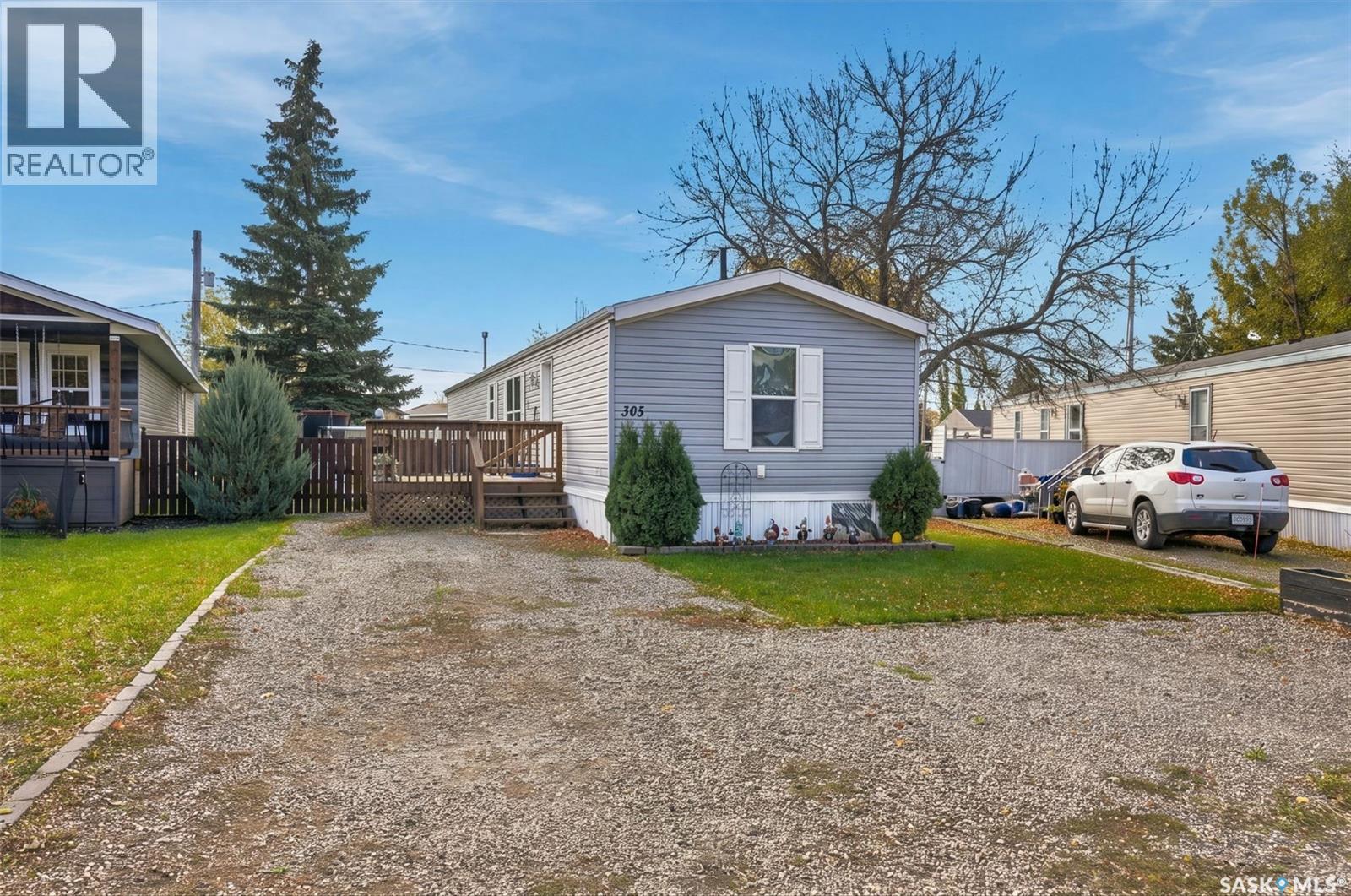 305 5th Avenue, Caronport, Saskatchewan  S0H 0S0 - Photo 2 - SK051401