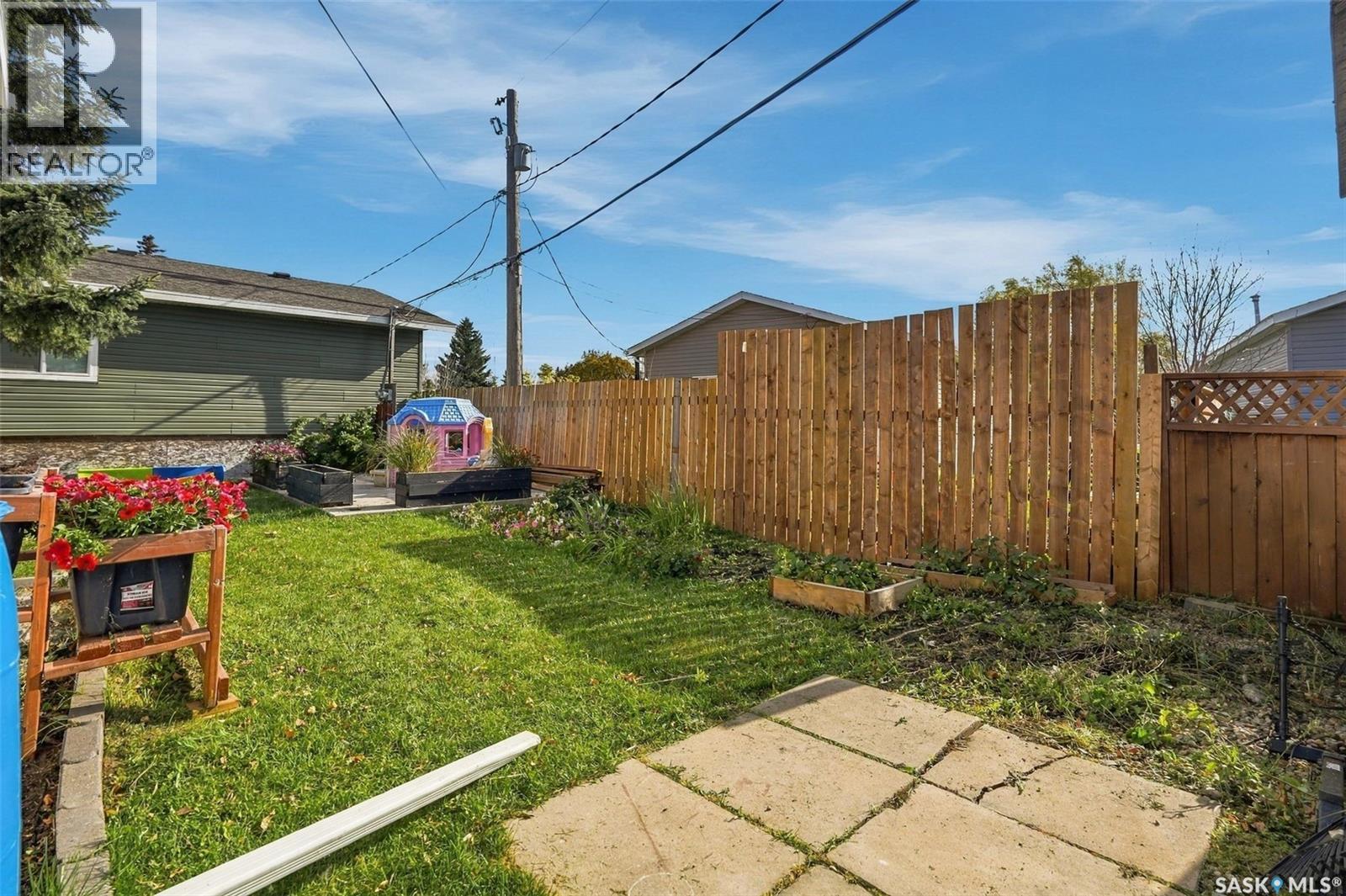 305 5th Avenue, Caronport, Saskatchewan  S0H 0S0 - Photo 28 - SK051401