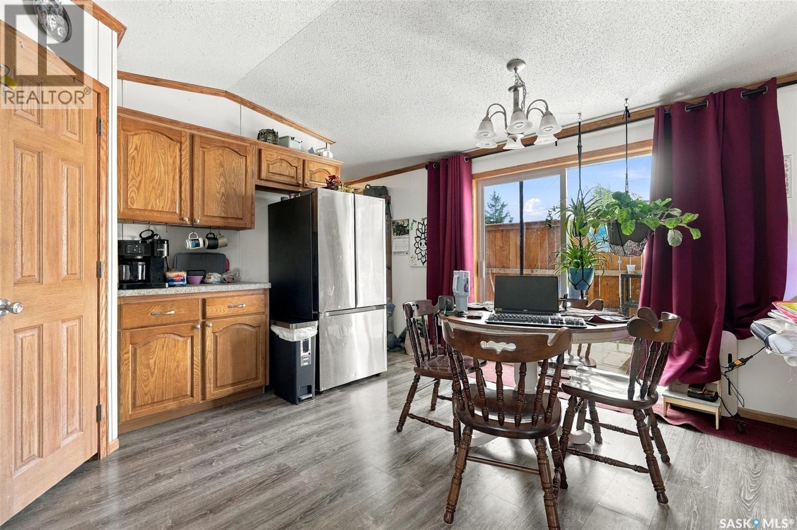 305 5th Avenue, Caronport, Saskatchewan  S0H 0S0 - Photo 6 - SK051401