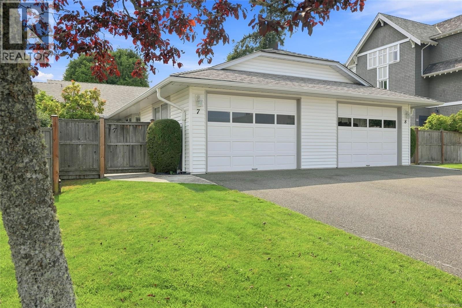 7 144 Fourth Ave E, Qualicum Beach, British Columbia V9K 1N6 - Photo 13 - 1047215
