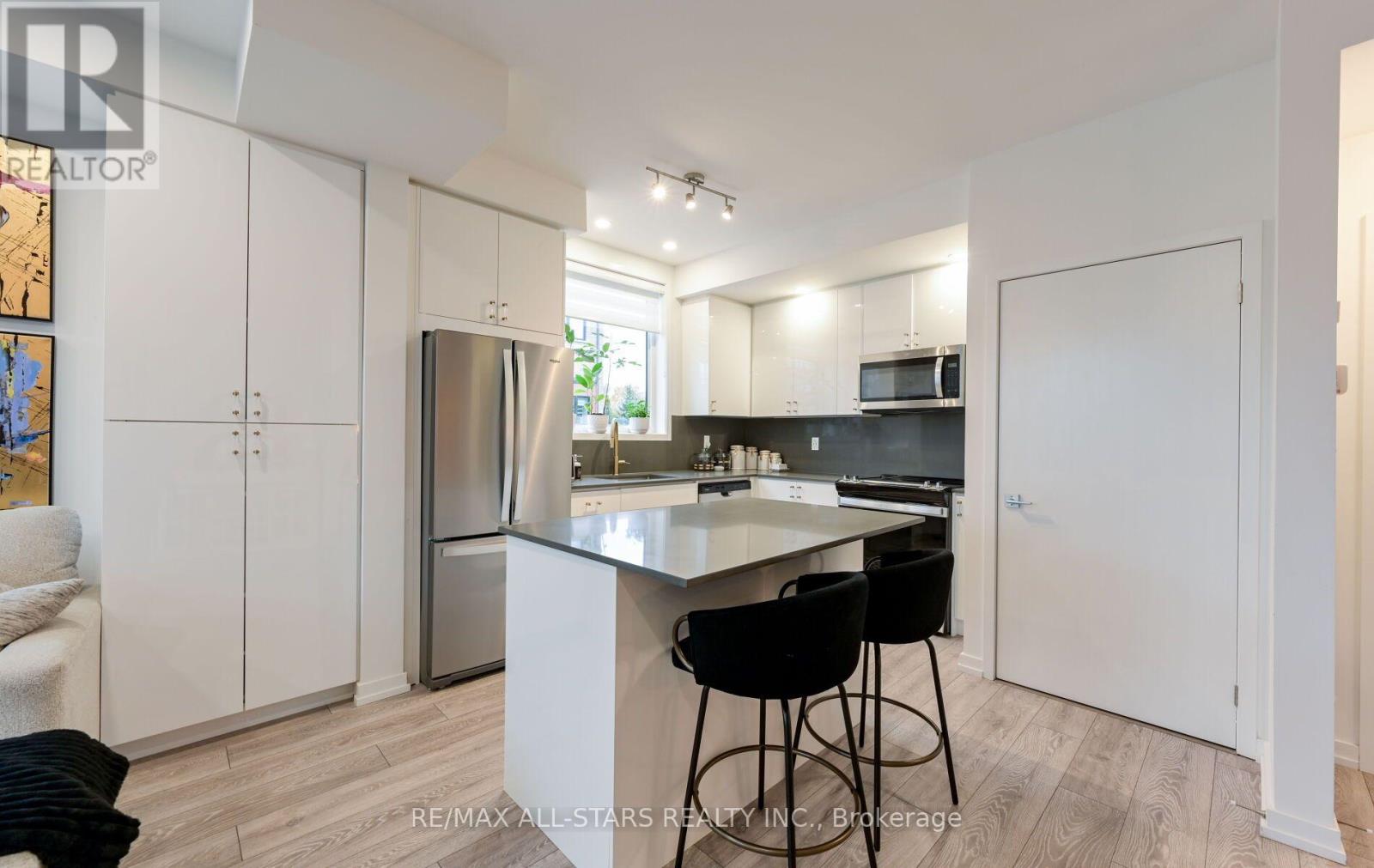 26 - 26 Lytham Green Circle, Newmarket, Ontario  L3Y 0H5 - Photo 13 - N14095776