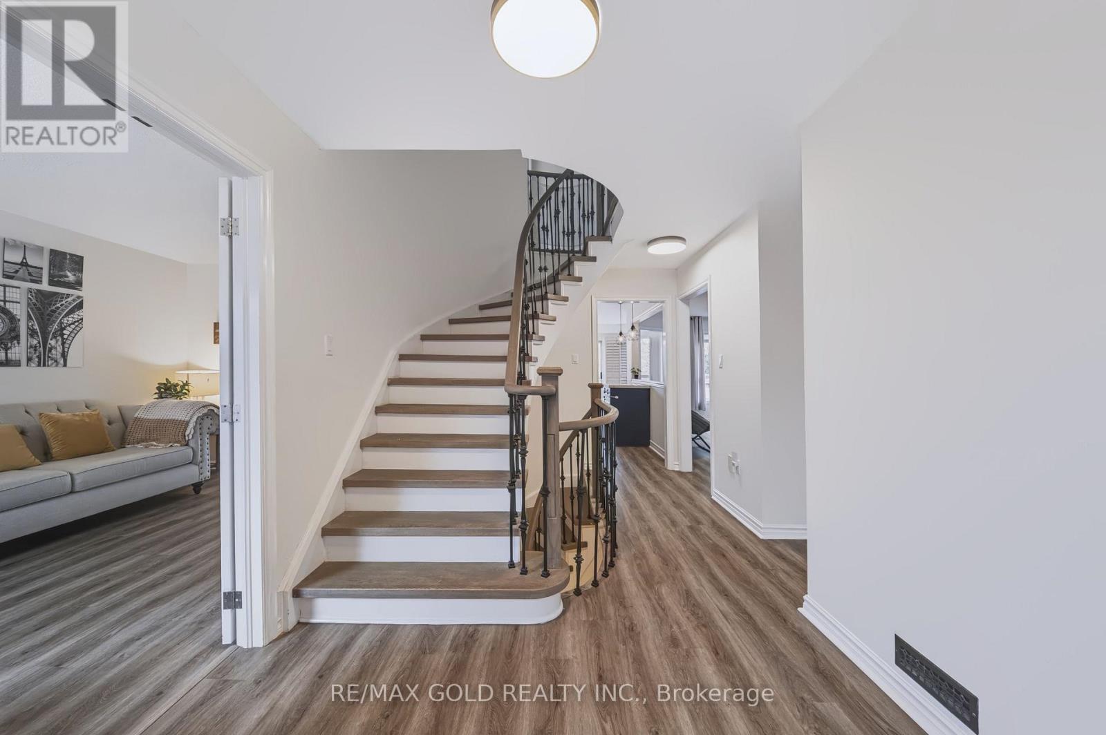 43 Golden Meadow Road, Barrie, Ontario L4N 7G5 - Photo 3 - S14095768