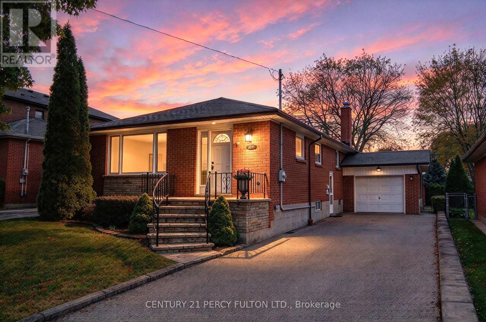 32 Bromton Drive, Toronto, Ontario  M1P 4B8 - Photo 2 - E14095018