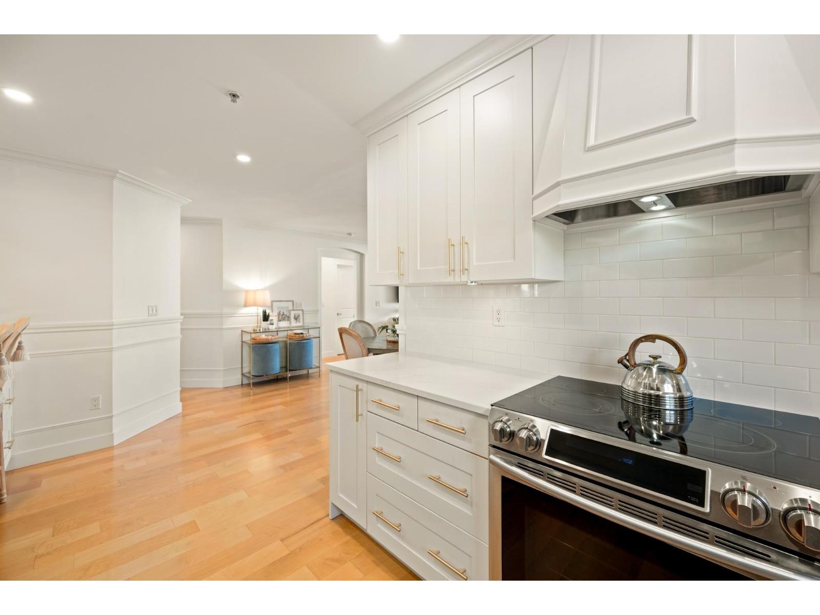 203 15621 MARINE DRIVE