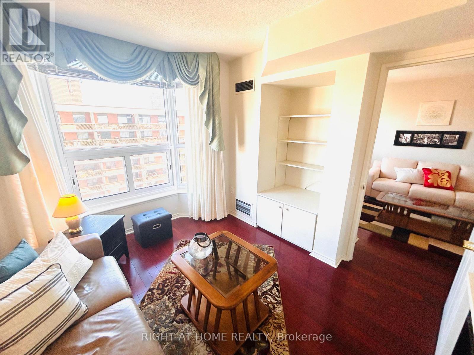 1009 - 11 Thorncliffe Pk Drive, Toronto, Ontario  M4H 1P3 - Photo 7 - C14095826
